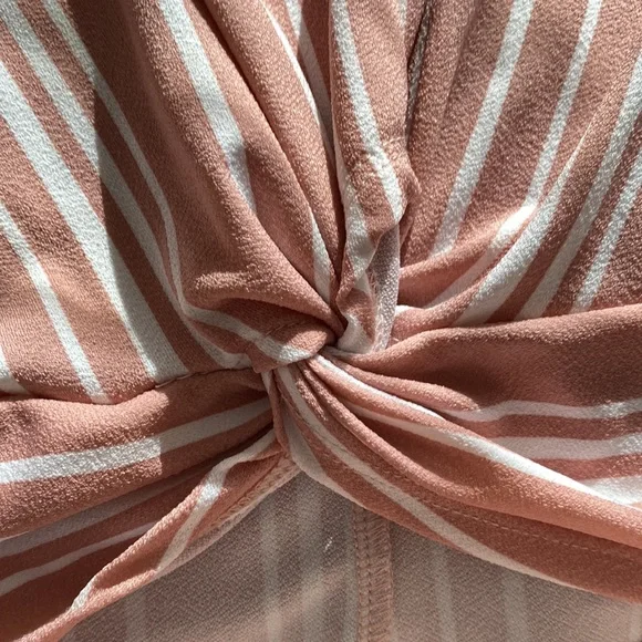 🥭(4 for $15) White and Pink Striped Top - Picture 5 of 7